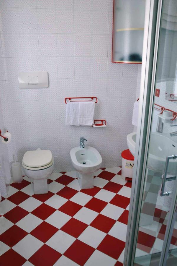 Beb Cornelia Bed & Breakfast Atri Bagian luar foto