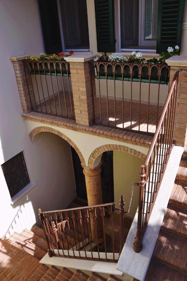 Beb Cornelia Bed & Breakfast Atri Bagian luar foto