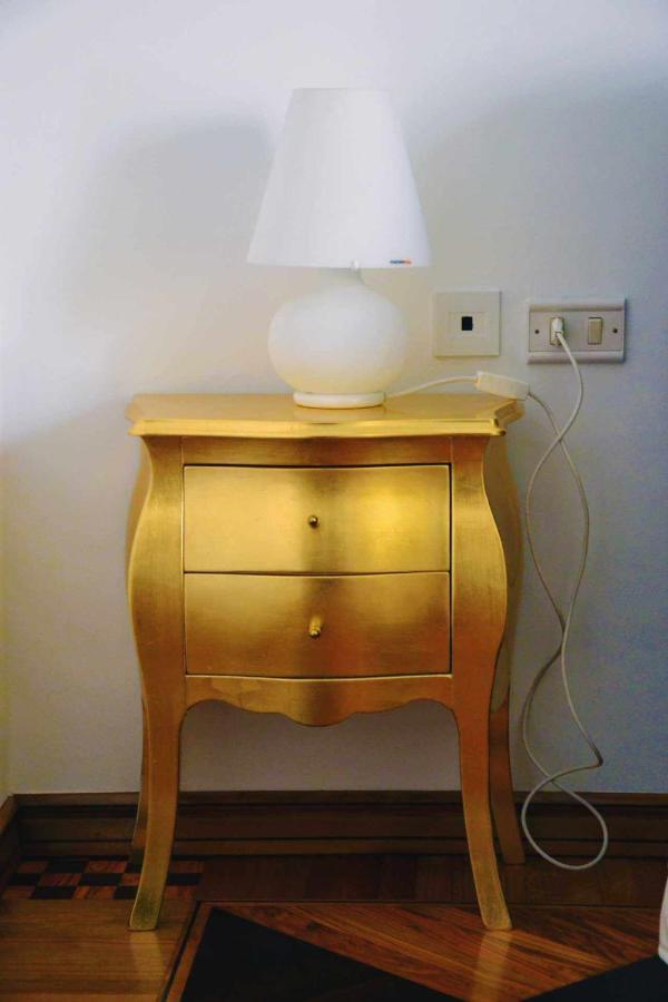 Beb Cornelia Bed & Breakfast Atri Bagian luar foto