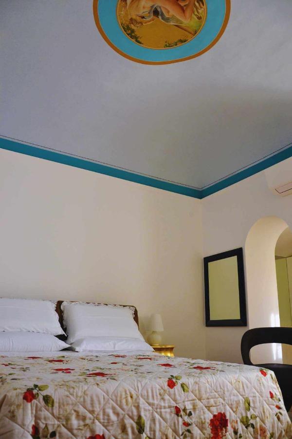 Beb Cornelia Bed & Breakfast Atri Bagian luar foto