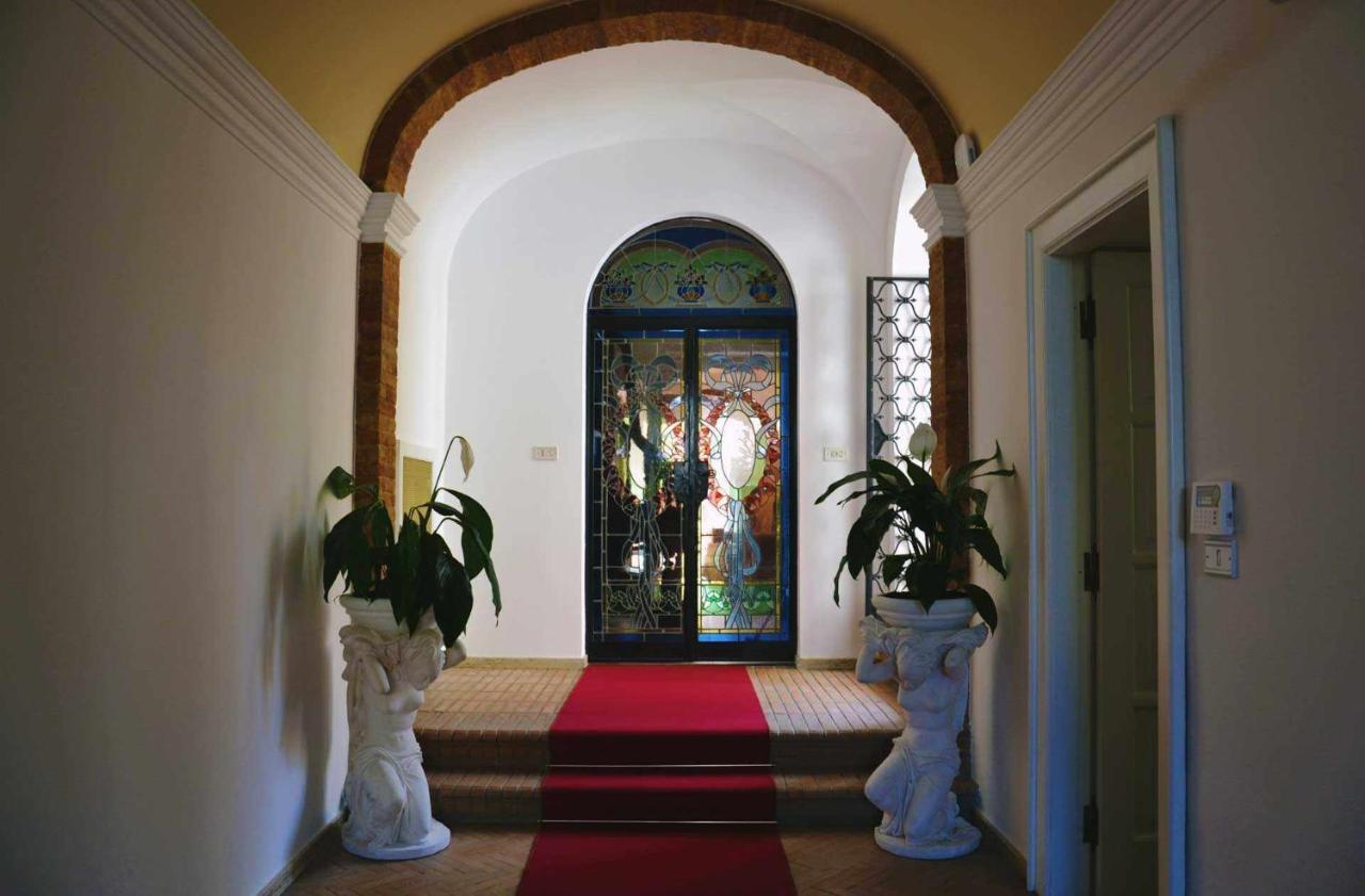 Beb Cornelia Bed & Breakfast Atri Bagian luar foto