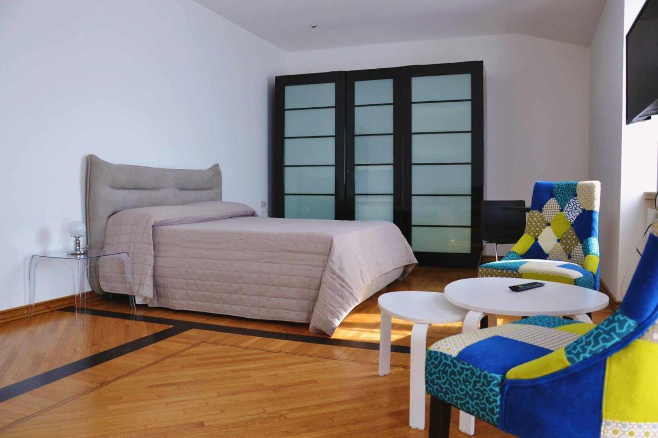Beb Cornelia Bed & Breakfast Atri Bagian luar foto